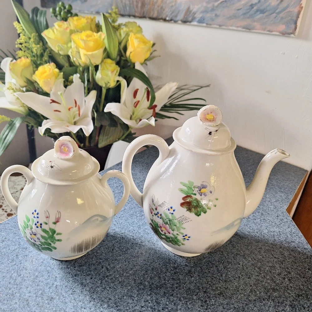 Vintage Japanese Kutani Ware Porcelain Red-Crowned Crane Tea Pot & Sugar Bowl